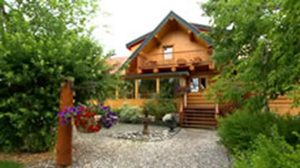 Yukon Wildlife Preserve, Inn on the Lake, Gourmet Dining - Yuk