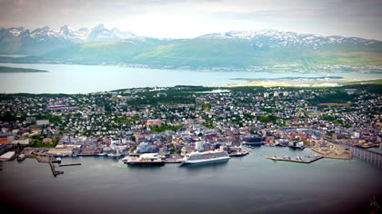 Portals to the Arctic and Huskies